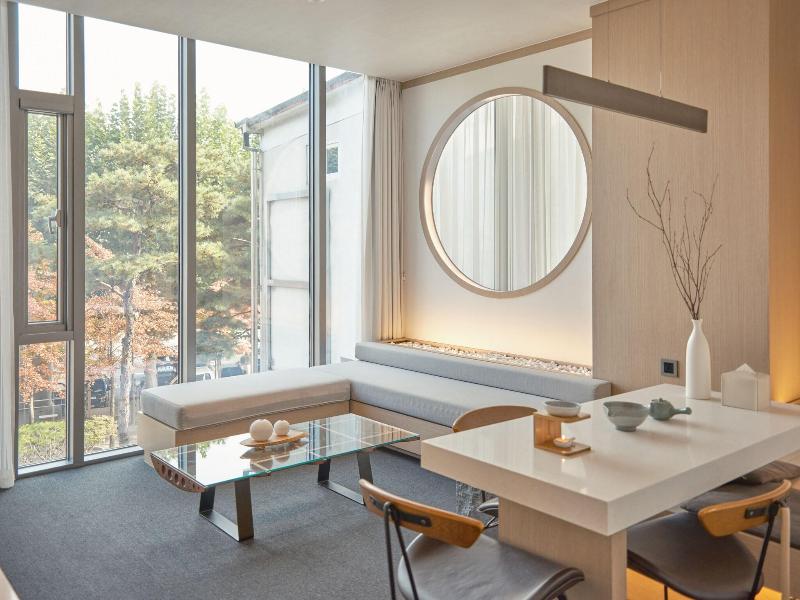 Uh Suite The Seoul image