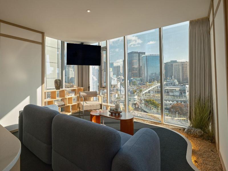 Uh Suite The Seoul image