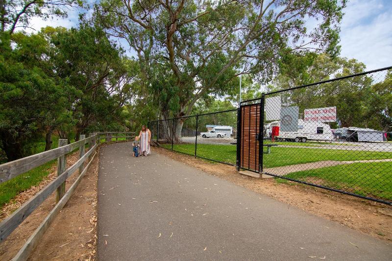 Windsor Gardens Caravan Park image