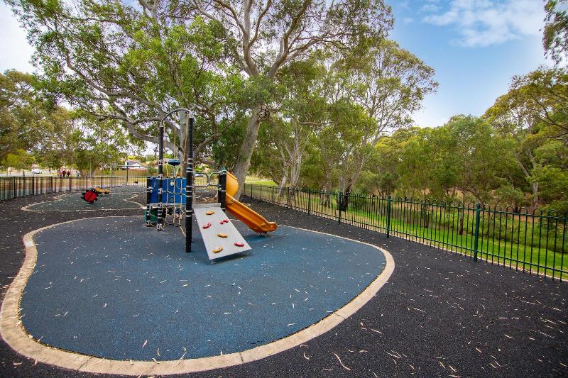 Windsor Gardens Caravan Park image