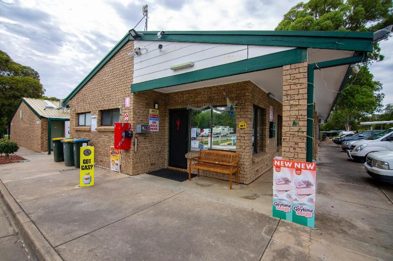 Windsor Gardens Caravan Park image