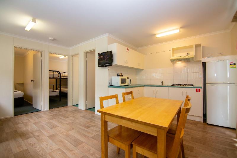 Windsor Gardens Caravan Park image