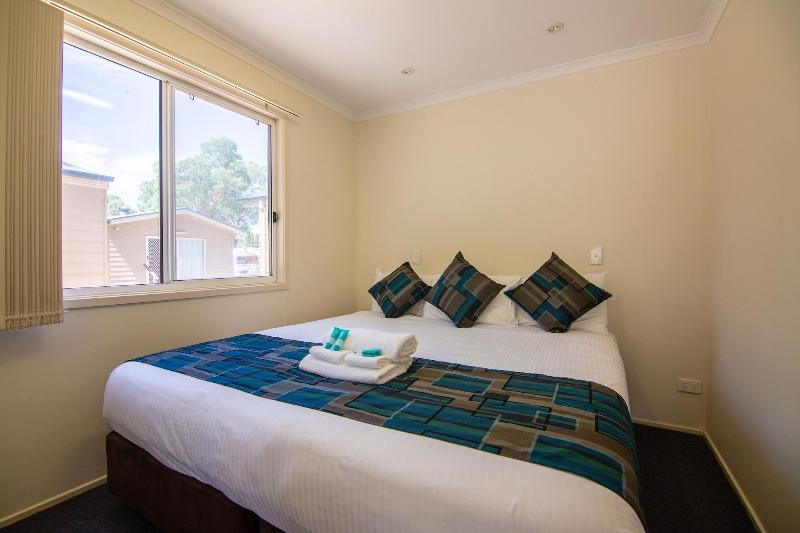 Windsor Gardens Caravan Park image