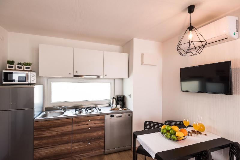 Croatia Camp Mobile Homes Vodice image