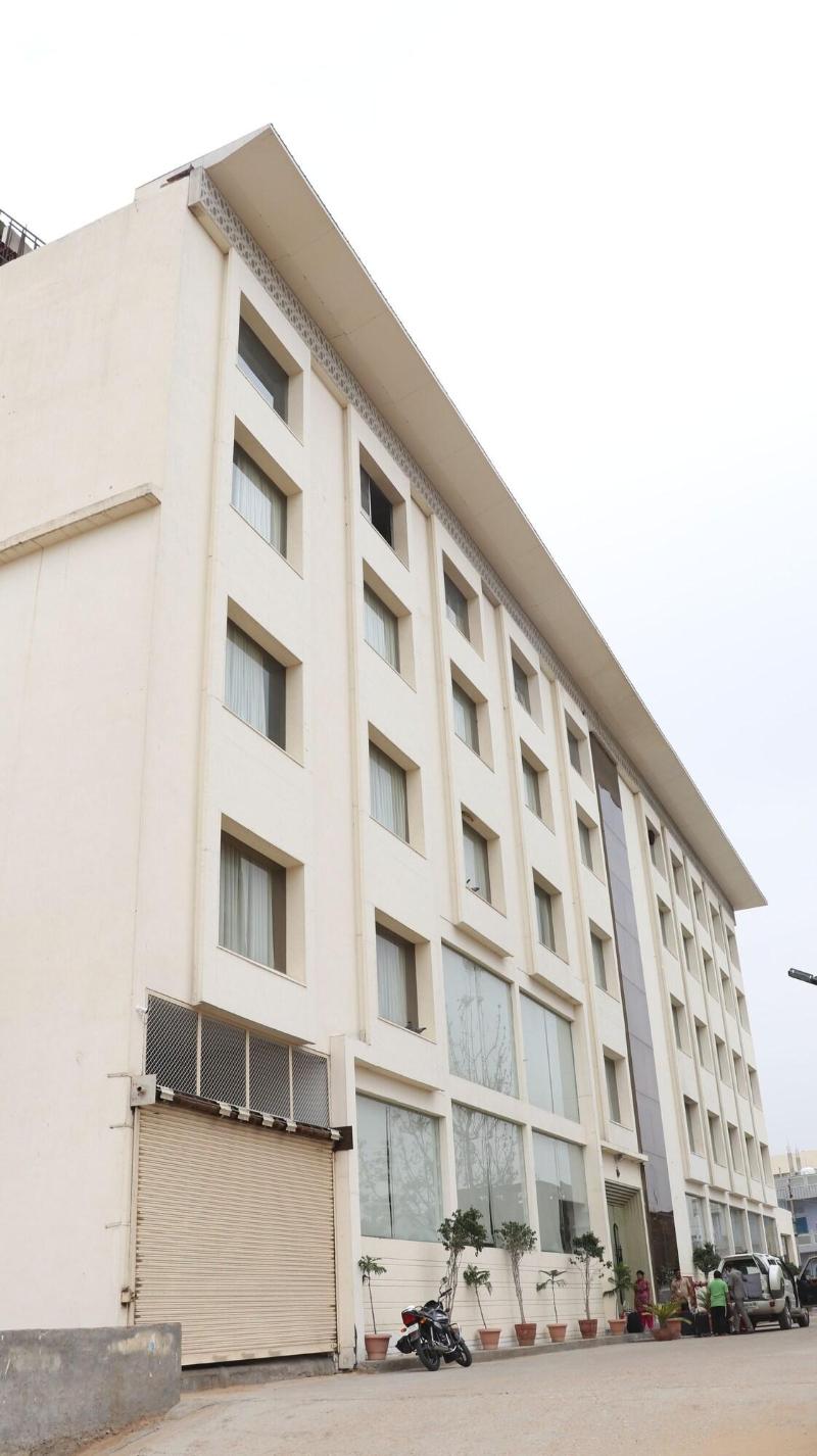 Hotel Lakhdatar image