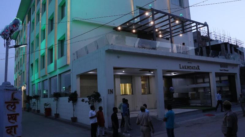 Hotel Lakhdatar image
