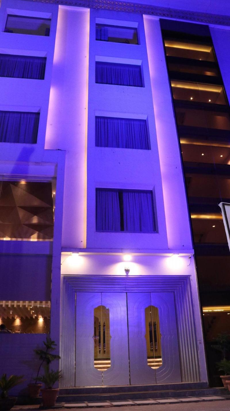 Hotel Lakhdatar image