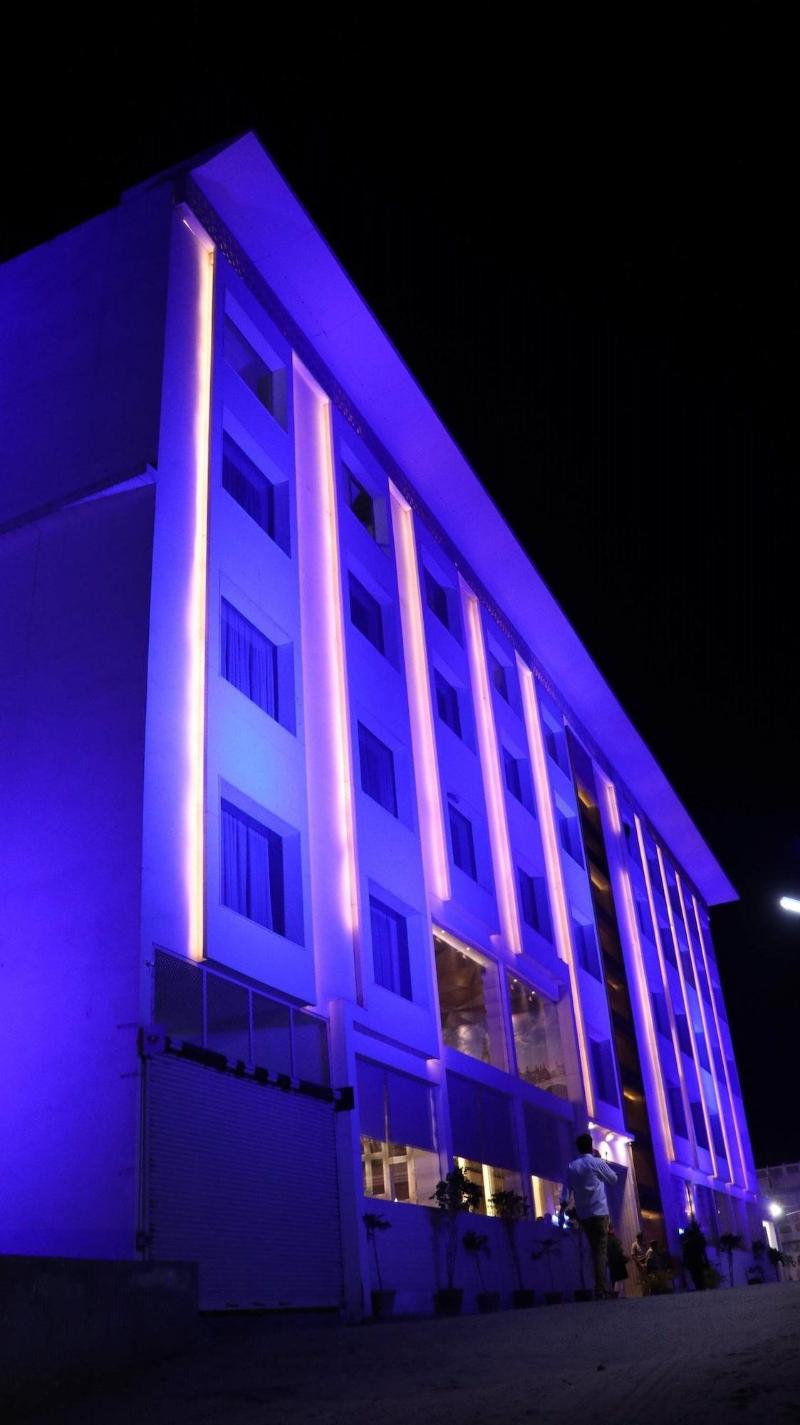 Hotel Lakhdatar image