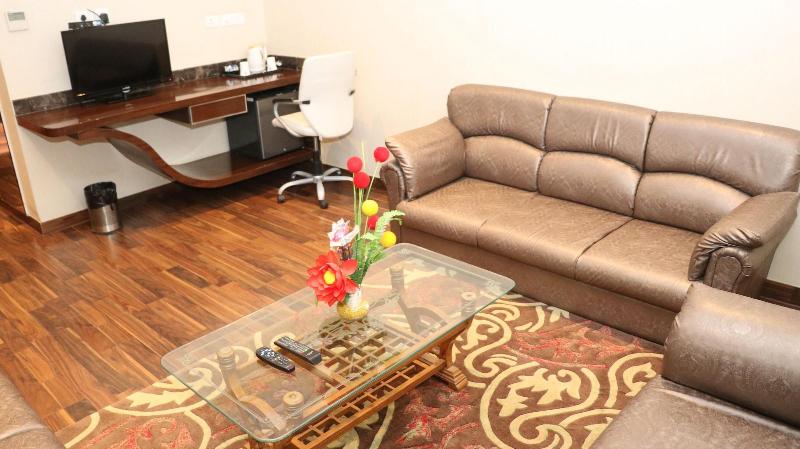 Hotel Lakhdatar image