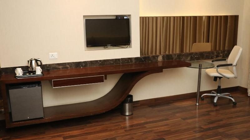 Hotel Lakhdatar image