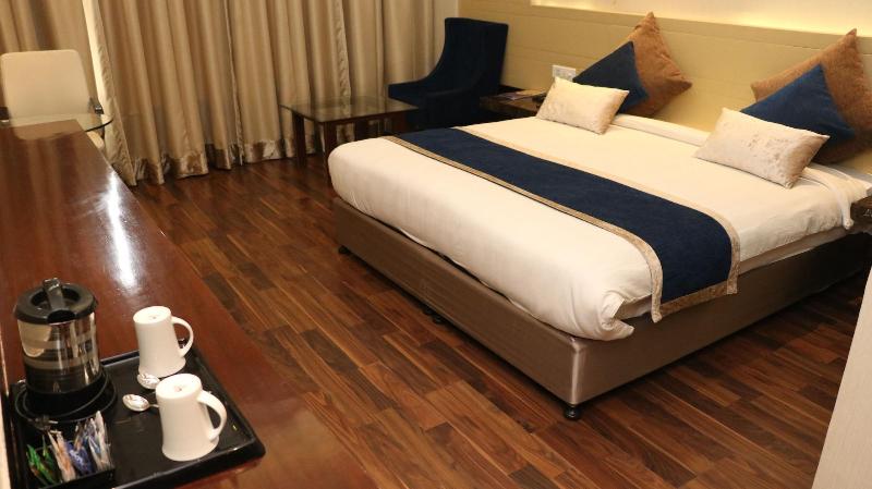Hotel Lakhdatar image