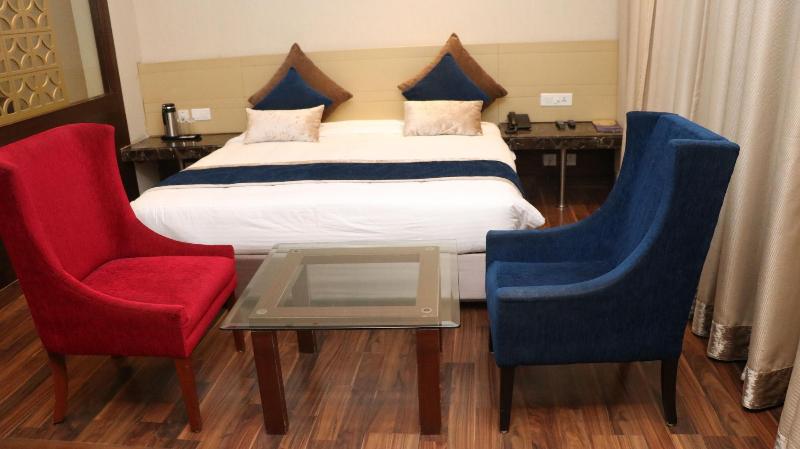 Hotel Lakhdatar image