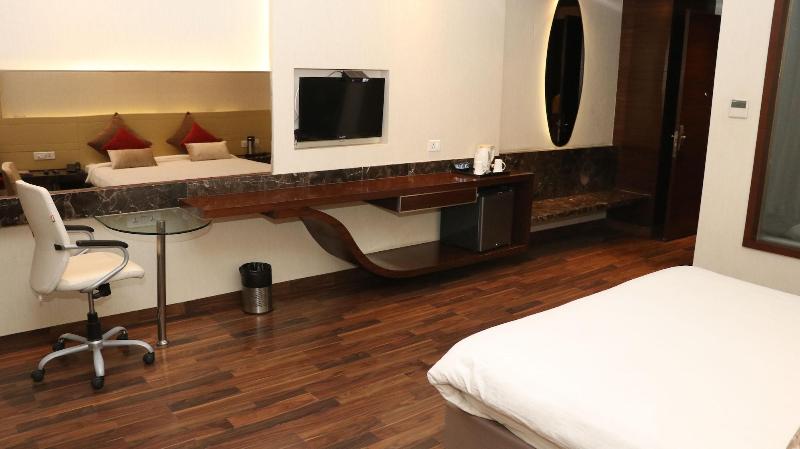 Hotel Lakhdatar image