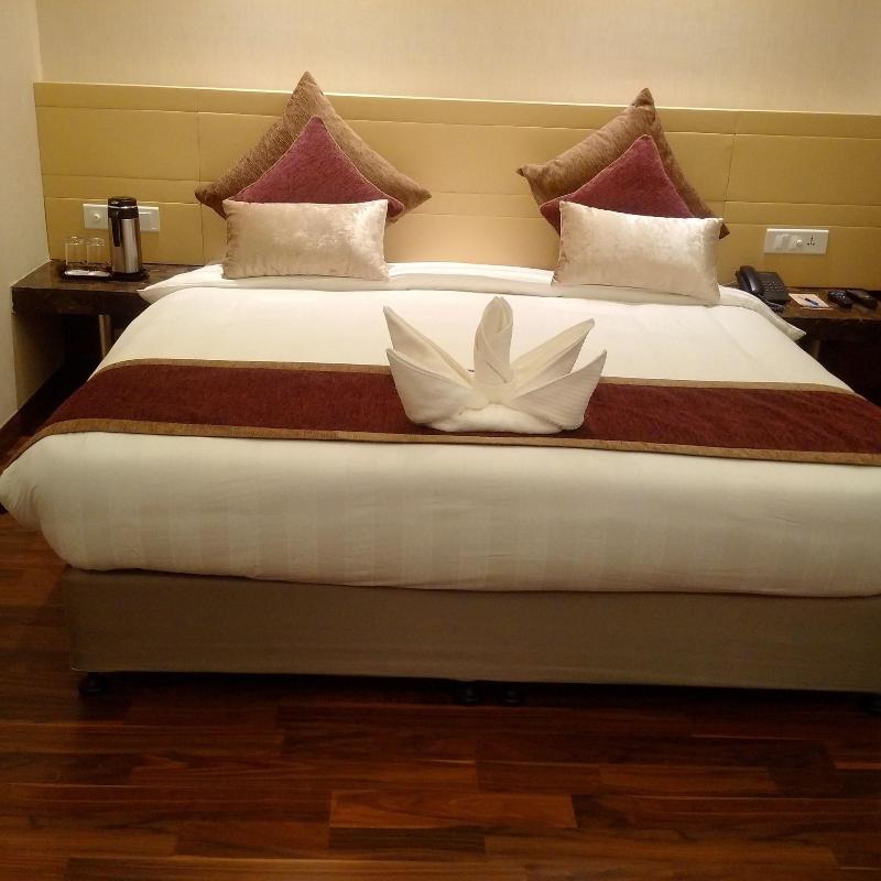 Hotel Lakhdatar image