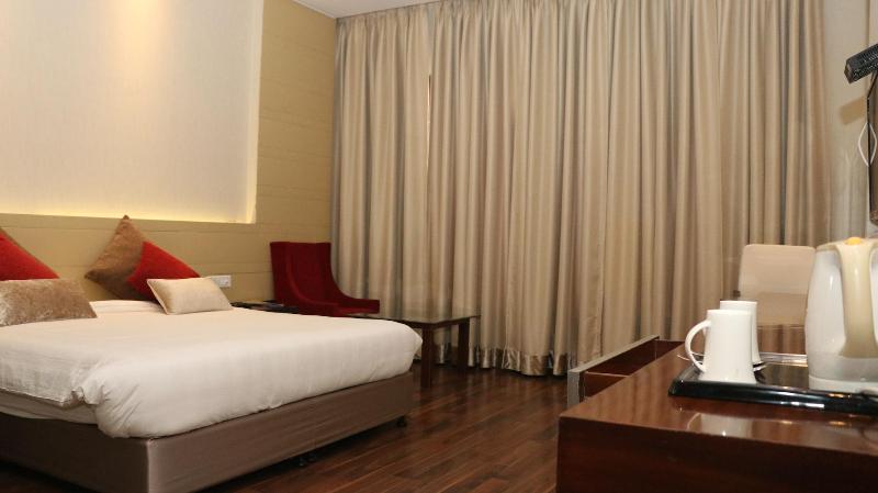 Hotel Lakhdatar image