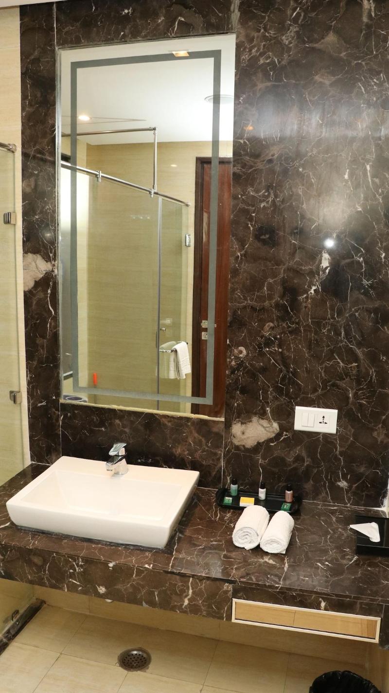 Hotel Lakhdatar image