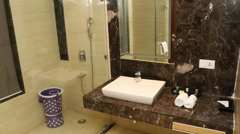 Hotel Lakhdatar image