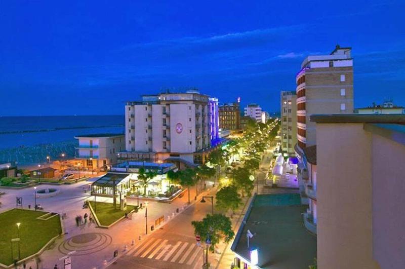 Hotel Royal image