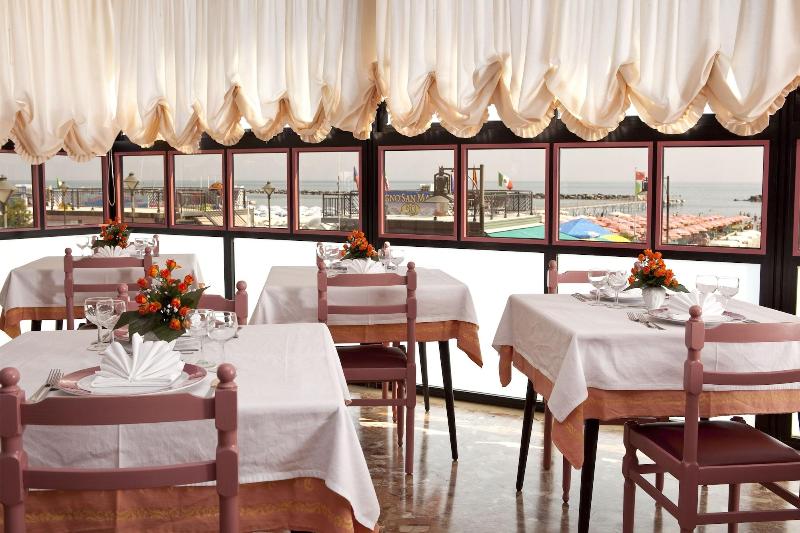 Hotel Royal image