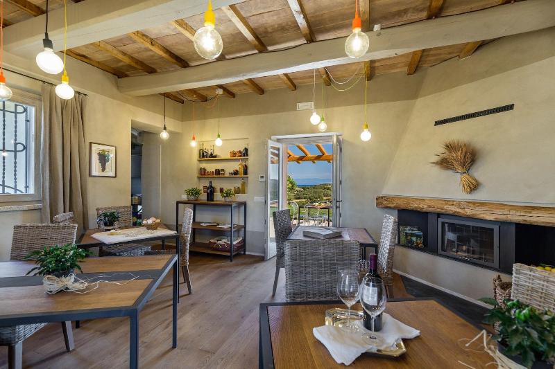 Tenuta Petra Bianca image
