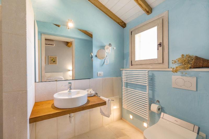 Tenuta Petra Bianca image