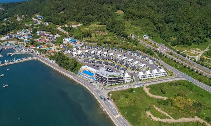 Arte Resort Spa & Pool Villa image