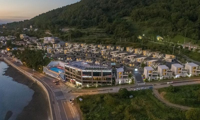 Arte Resort Spa & Pool Villa image