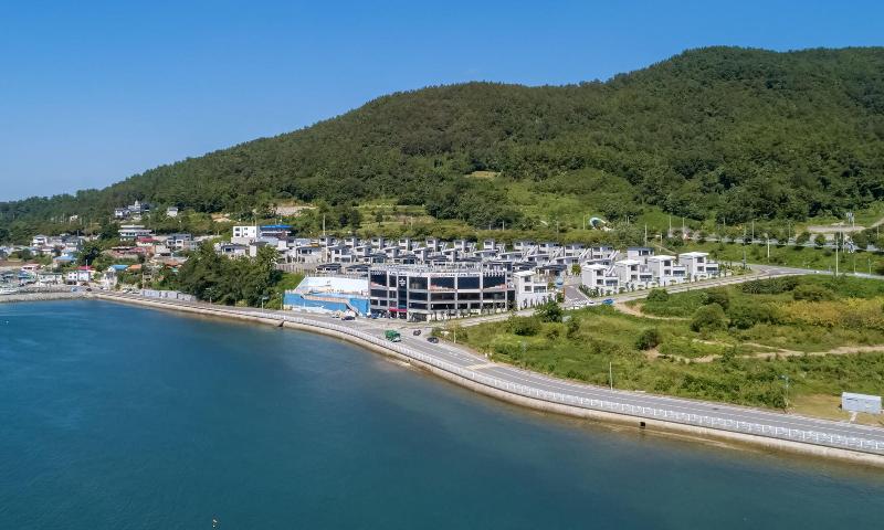 Arte Resort Spa & Pool Villa image