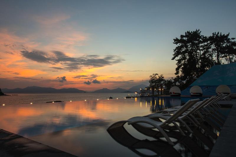 Arte Resort Spa & Pool Villa image
