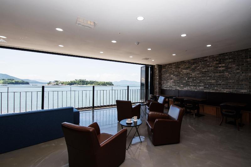 Arte Resort Spa & Pool Villa image