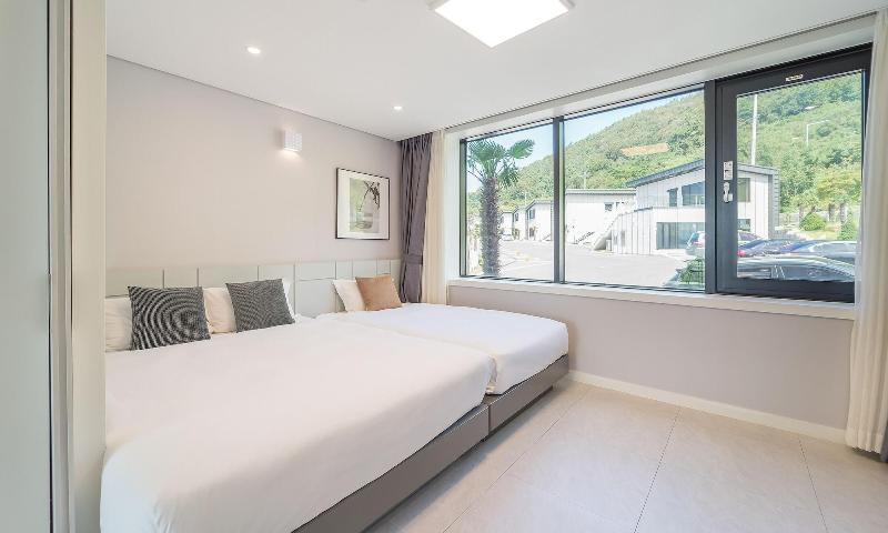 Arte Resort Spa & Pool Villa image