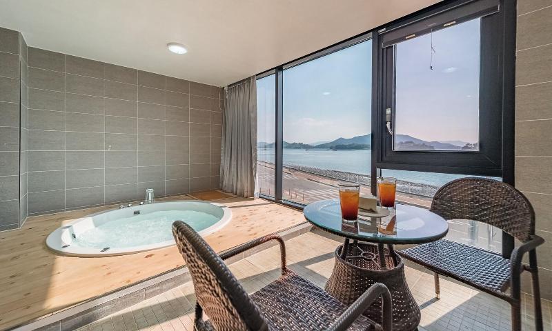 Arte Resort Spa & Pool Villa image
