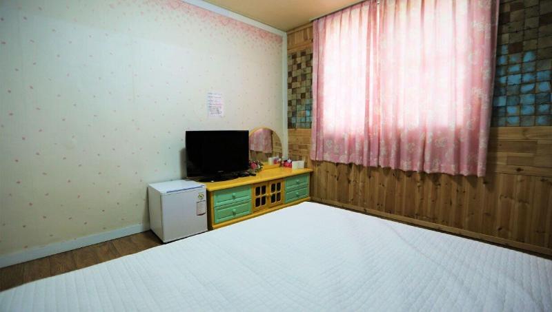 Muju Bakam Villa Pension image