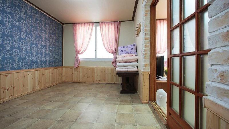 Muju Bakam Villa Pension image