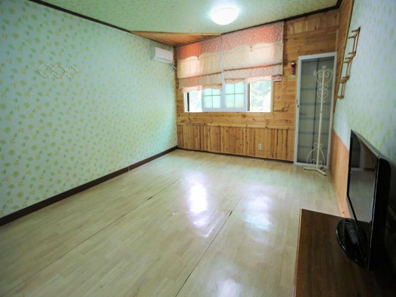 Muju Bakam Villa Pension image