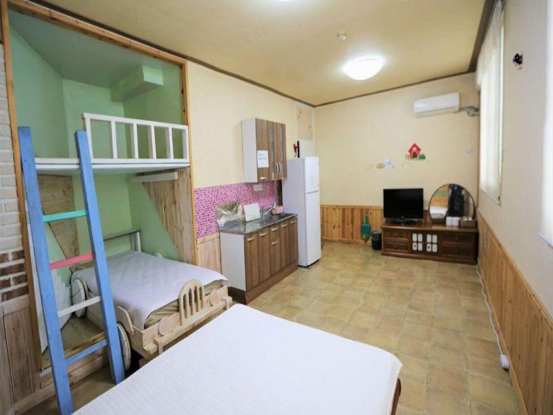 Muju Bakam Villa Pension image