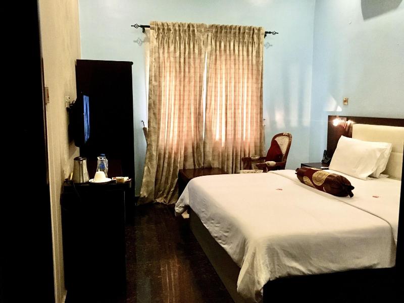 DOUBLE EXECUTIVE KING BED