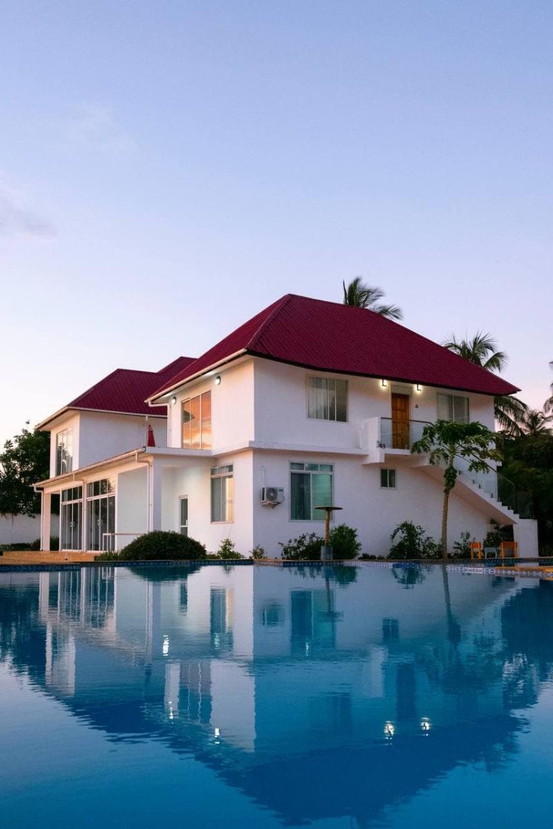 CALAMARI BEACH VILLAS
