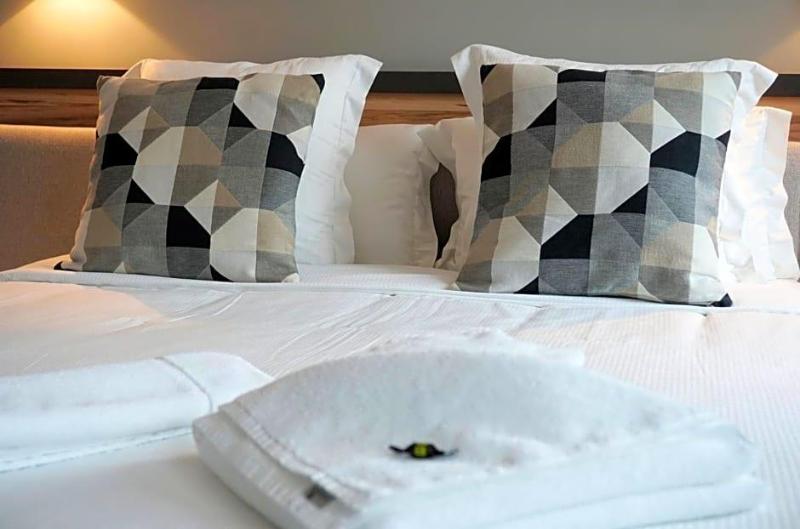 LOGIS HOTEL LE CONFLUENT image