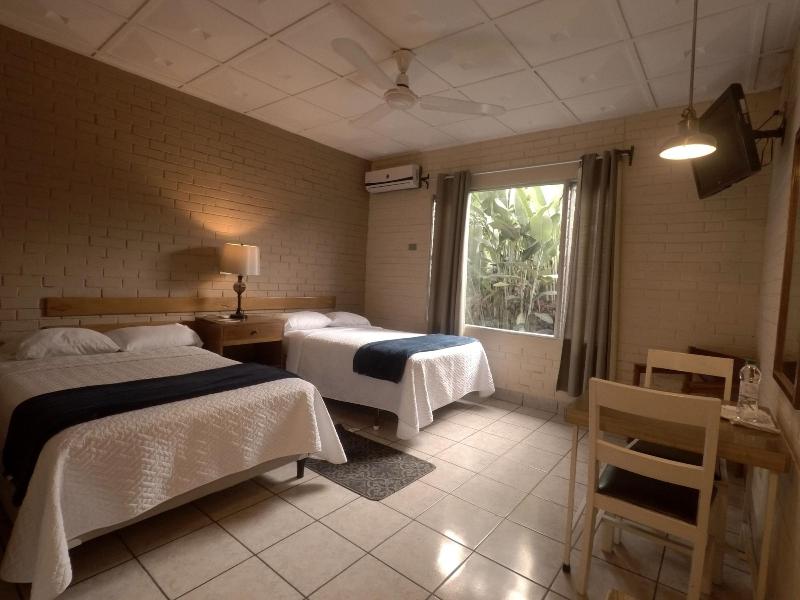 Hotel La Colonia image