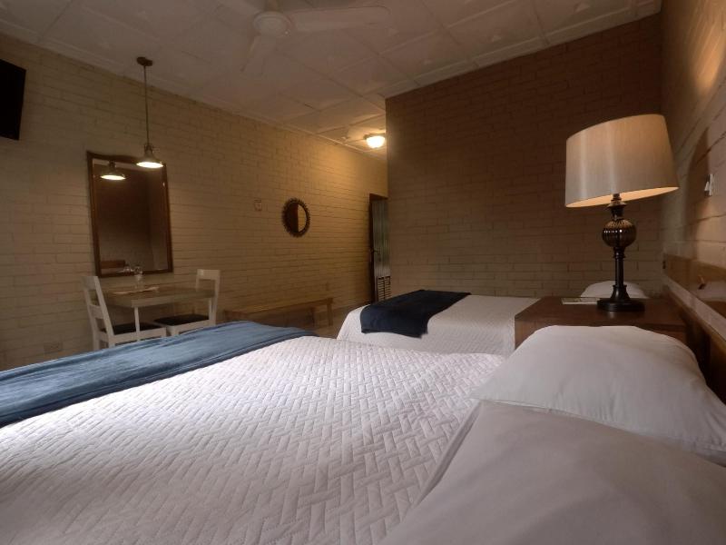 Hotel La Colonia image