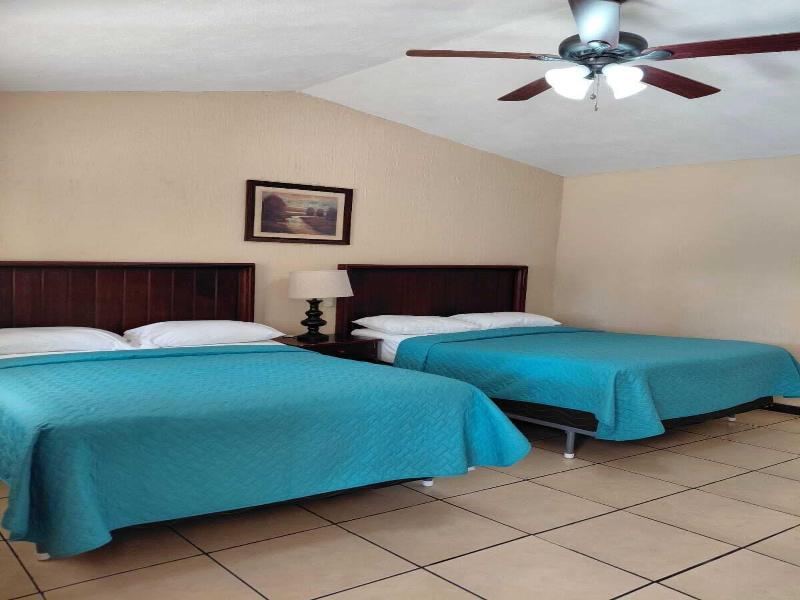 Hotel La Colonia image