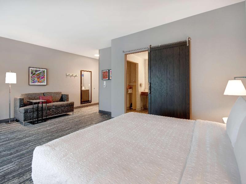 Hampton Inn & Suites Ontario Rancho Cucamonga image