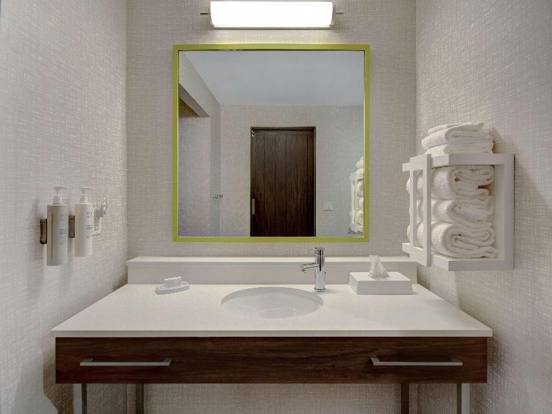Hampton Inn & Suites Ontario Rancho Cucamonga image