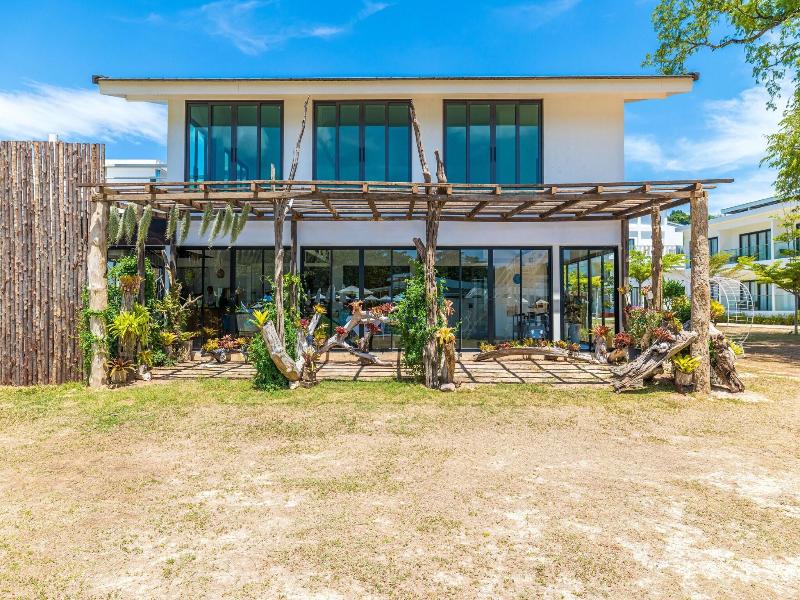 Royal Yao Yai Island Beach Resort -SHA Extra Plus+ image