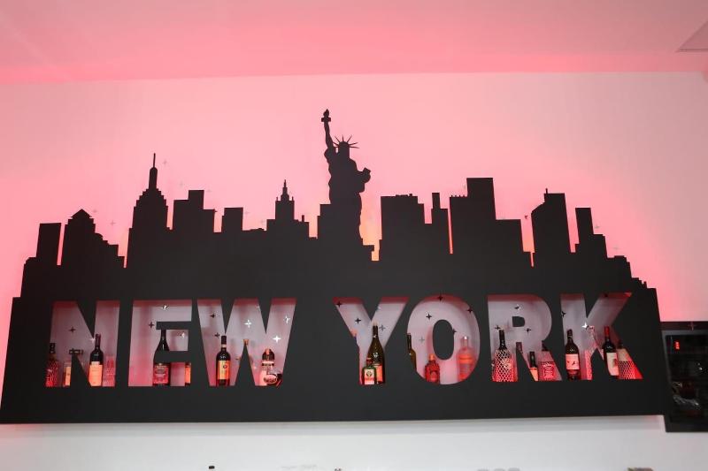 Lounge Bar & Hotel New York image