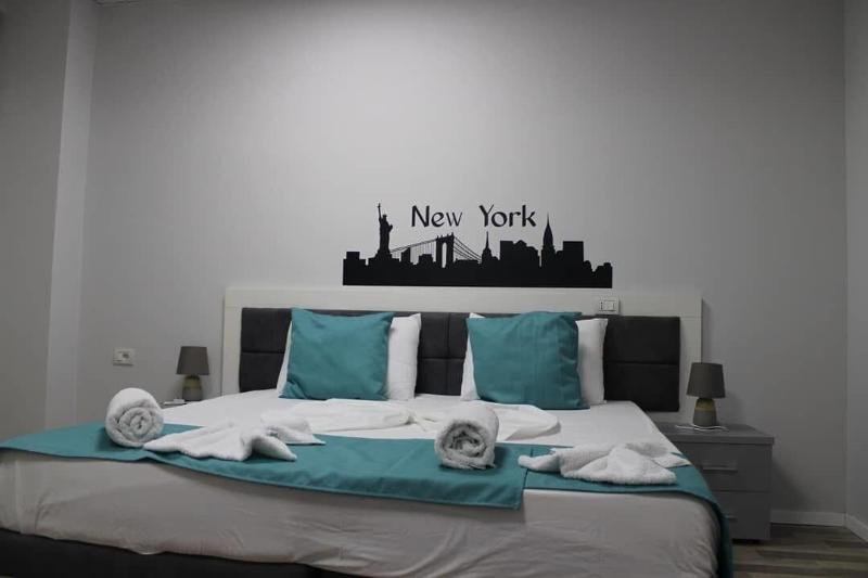 Lounge Bar & Hotel New York image