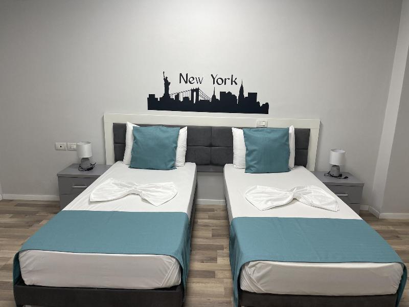 Lounge Bar & Hotel New York image