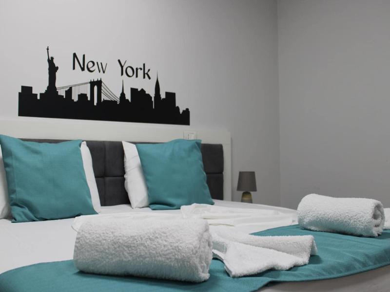 Lounge Bar & Hotel New York image