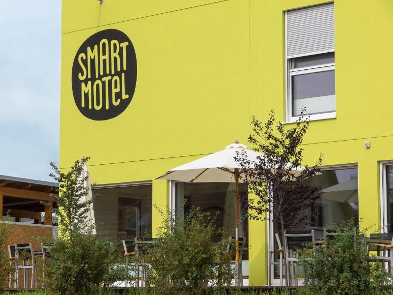 Smart Motel image